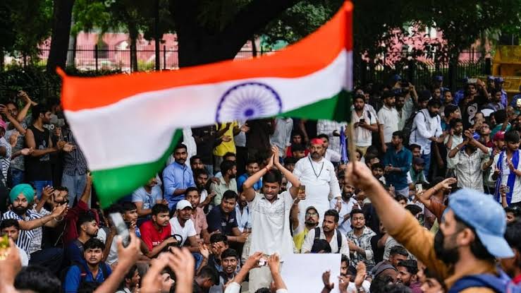 উত্তপ্ত দিল্লির রাজপথ, চ্যালেঞ্জের মুখে মোদির গদি