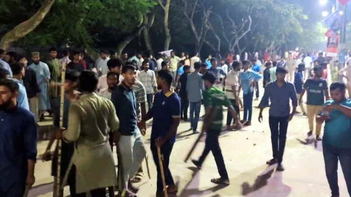 বেরোবিতে ছাত্রদল-শিবিরের ধাওয়া-পাল্টাধাওয়া